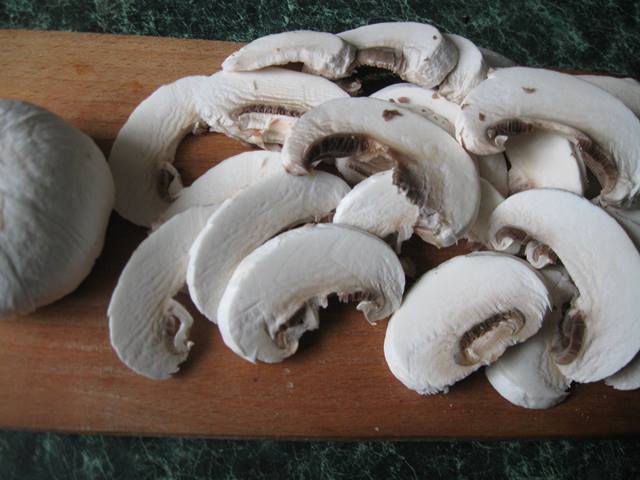 скумбрія з грибами та сиром
