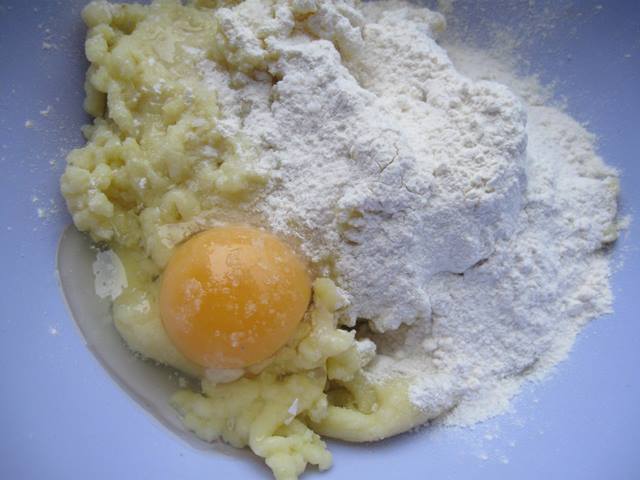 Картопляні зрази з зеленню та яйцем