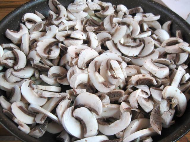 кабачковий рулет з грибами
