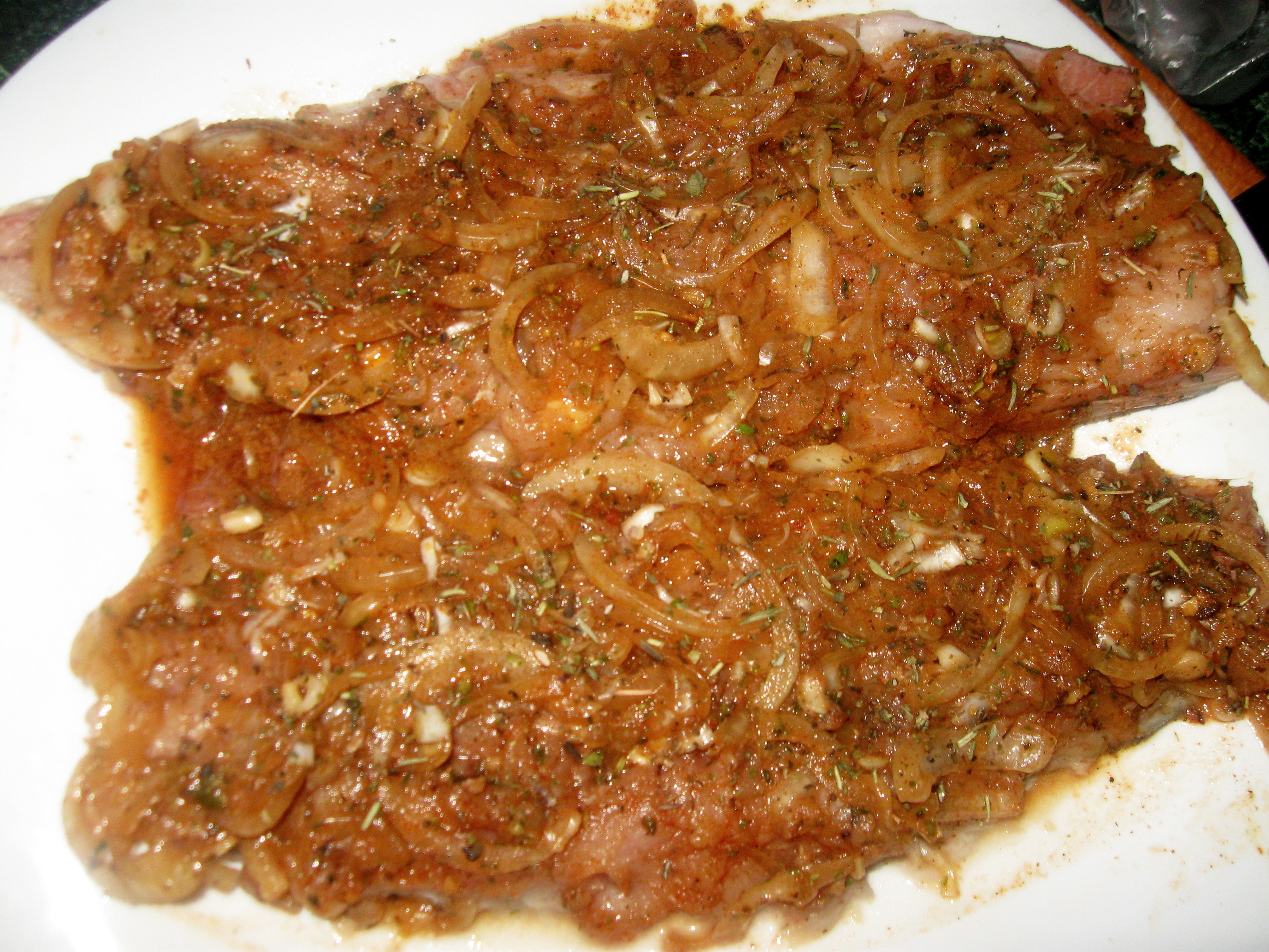 Скумбрія в цибулево-соєвому соусі